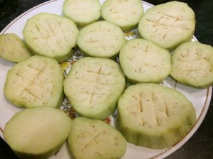 Tic-tac-toe cuts on one surface